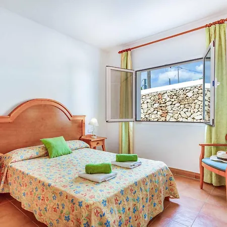 Olga Cala En Porter (Menorca)